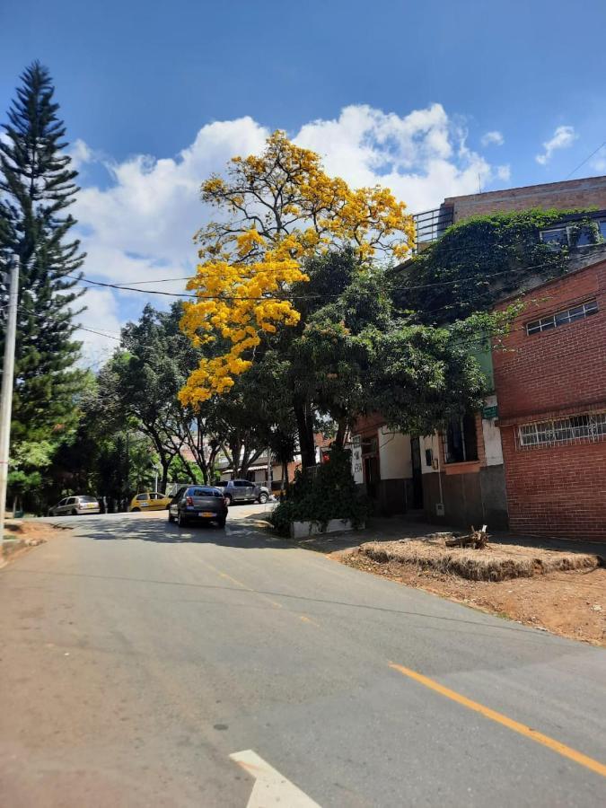 Hostal Casa Las Tias Medellín Esterno foto