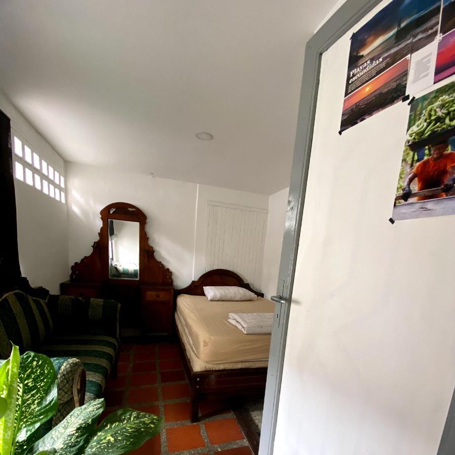 Hostal Casa Las Tias Medellín Esterno foto